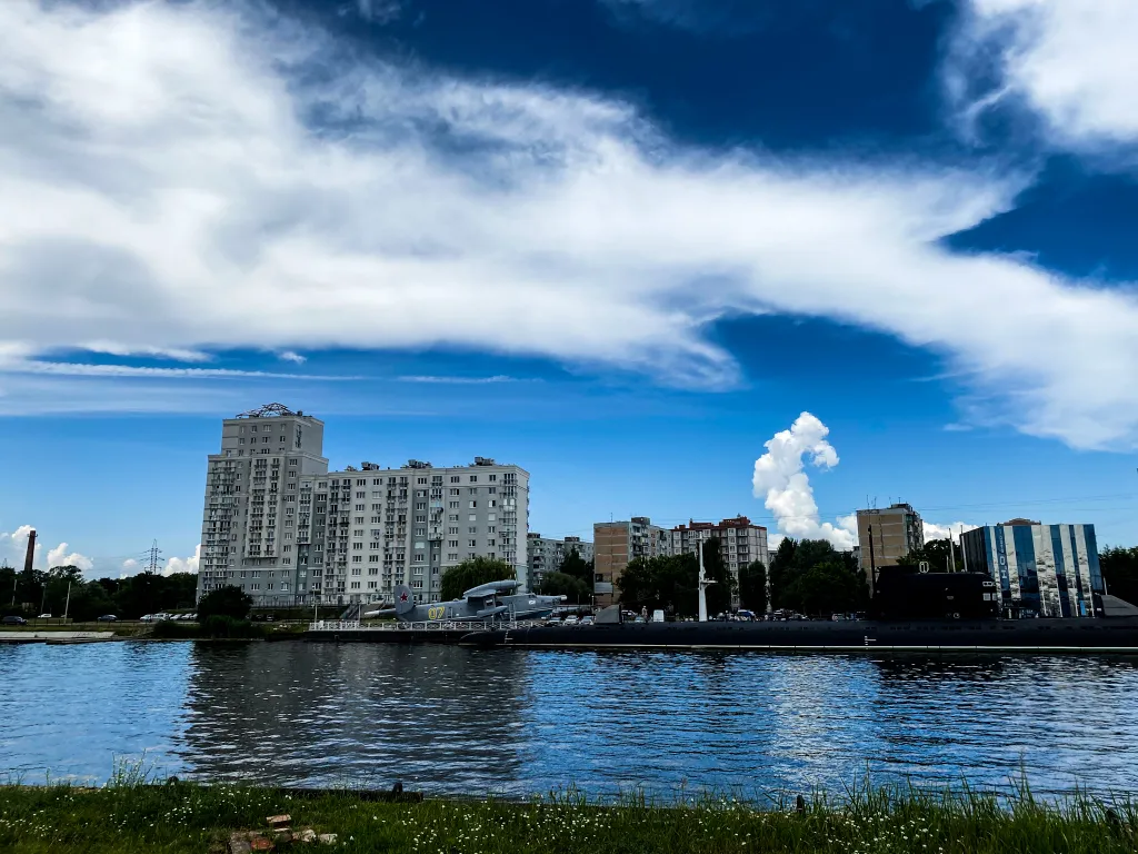 Geometry - просторная квартира с панорамным видом на реку в центре