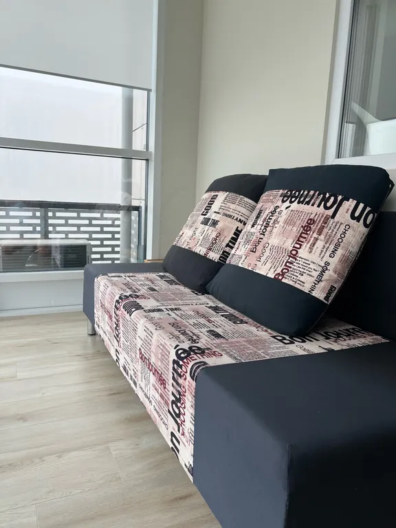 Студия с видом на лес и море