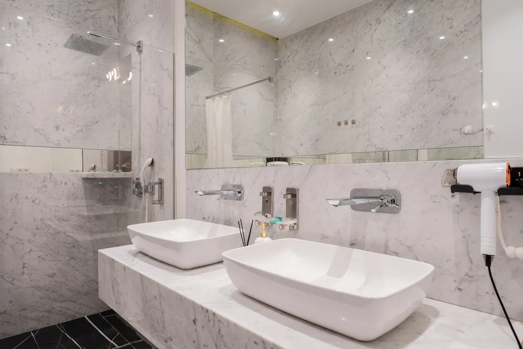 Sky City Moscow LUX Студия с большим окном с видом на башни и город