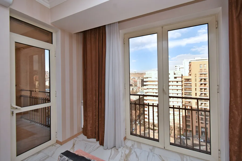 Apartment on Pavstos