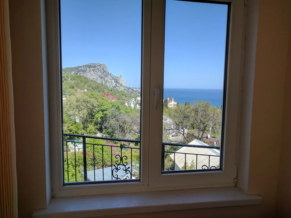 Коттедж Этаж в доме с видом на море и горы в 920 метрах от пляжа — Кацивели