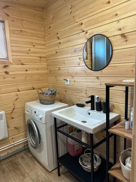 Уютный дом в лесу