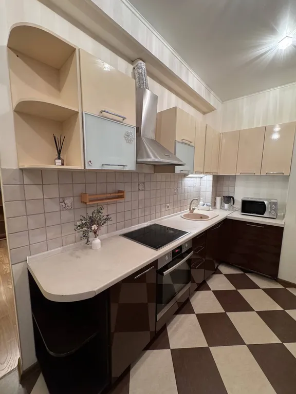 Комфортная трёшка у сквера Стамбул