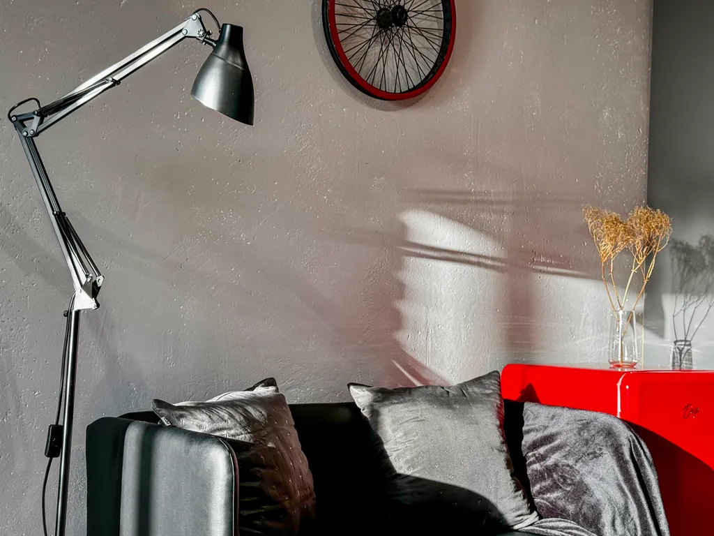 Брутальная студия в стиле лофт, панорамный вид