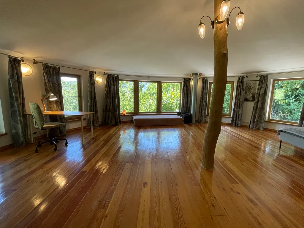 Круглый дом в горах