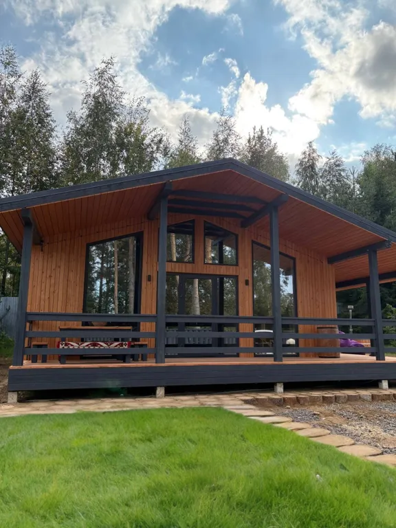 Коттедж Комфортный коттедж с сауной и купелью — Бугры