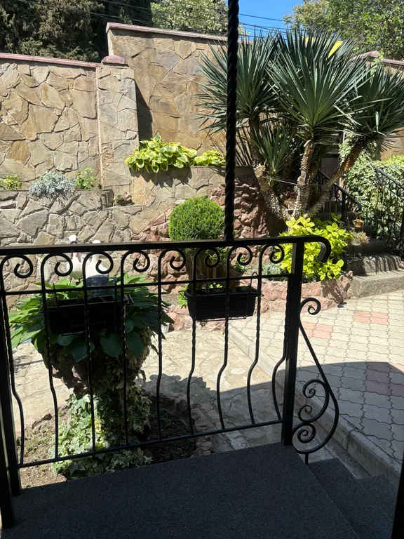 Коттедж Коттедж с отдельной беседкой — Алушта