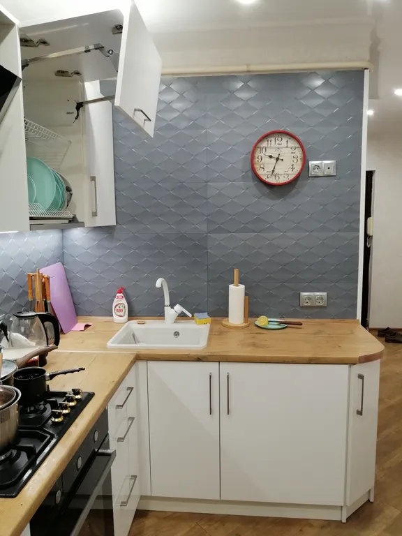 Двухкомнатная квартира в центре города, есть вся техника