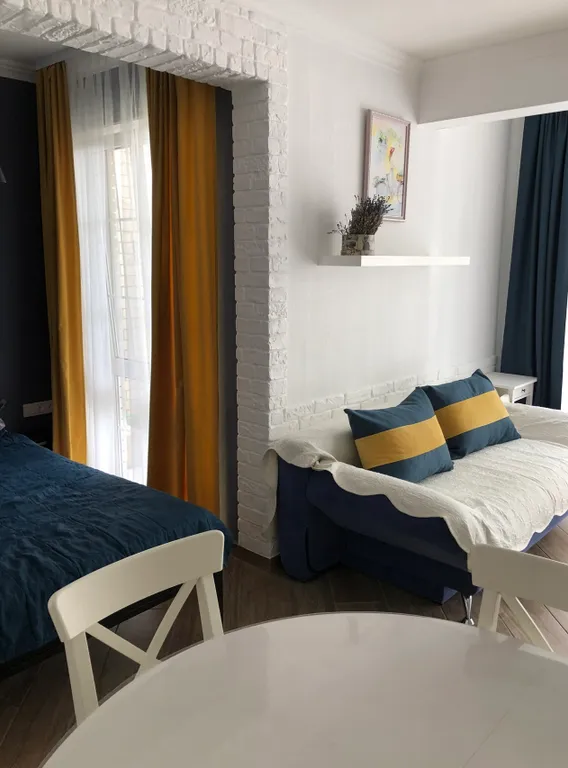 Квартира Дизайнерская студия Все удобства,кухня и терраса  Почтоваястрит — аренда посуточно в Черноморское