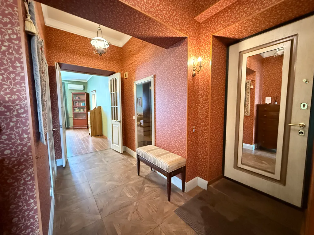 Трехкомнатная квартира Английский шик у Кремля