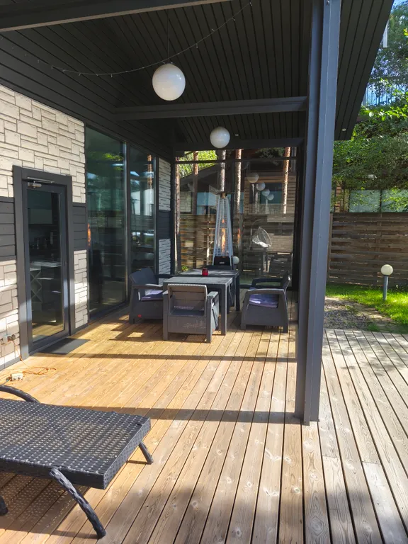 Дизайнерский коттедж с садом на крыше