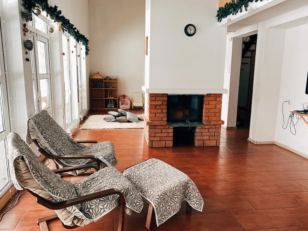 Тёплый коттедж у воды