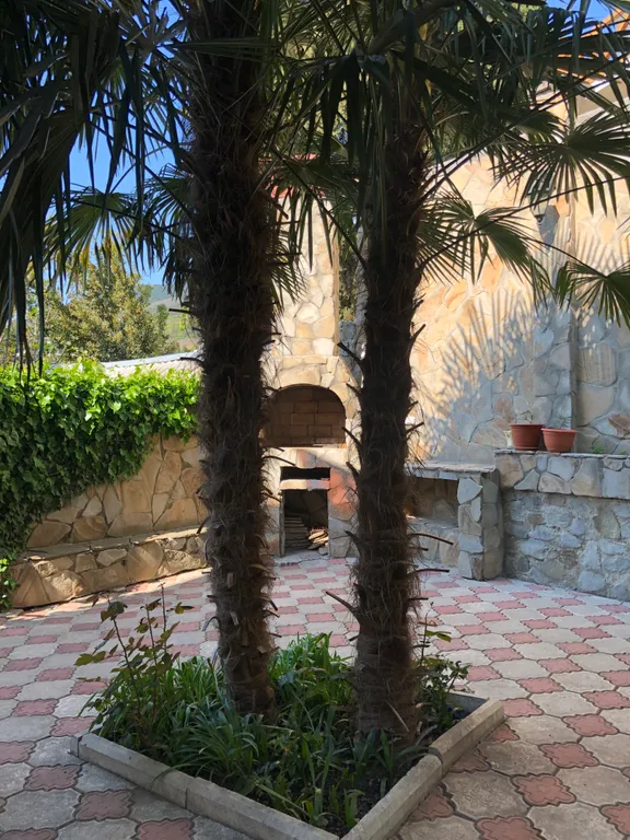 Двухэтажный дом с шикарным уютным двором в самом центре