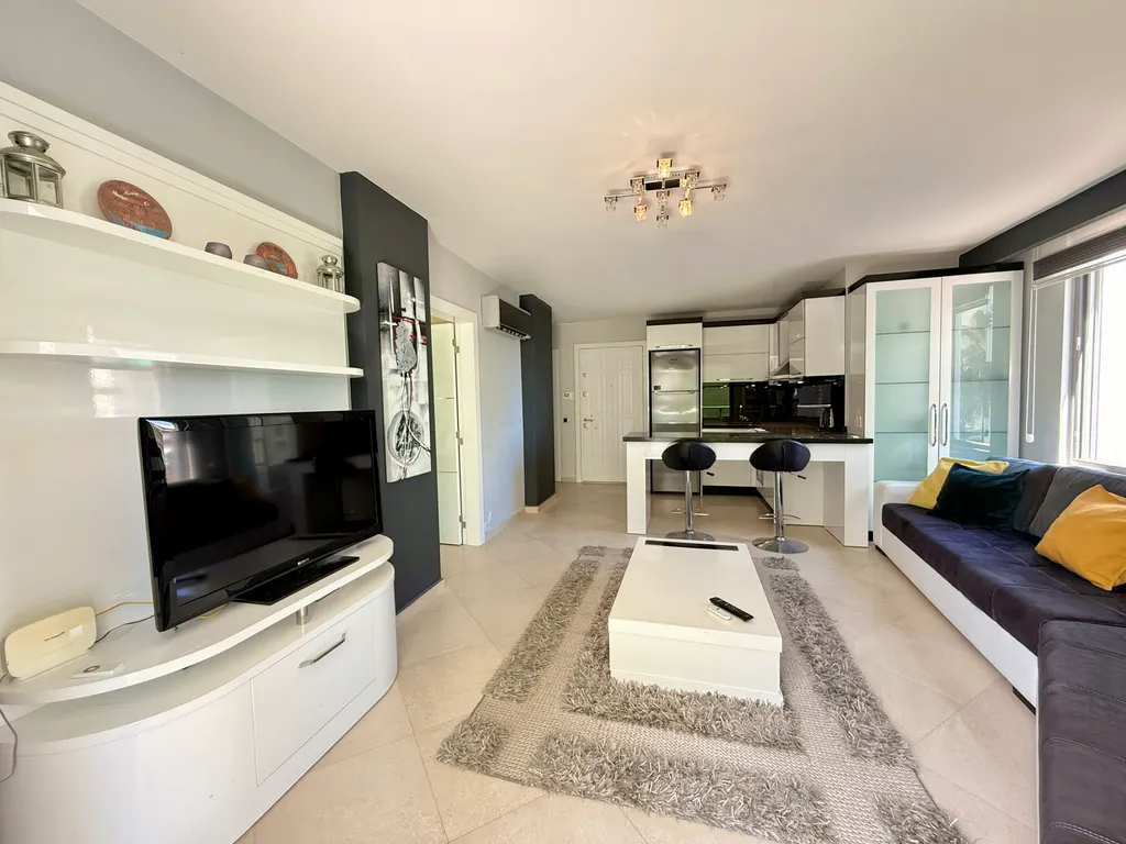 Sea View 2BD Flat 50m to the Beach