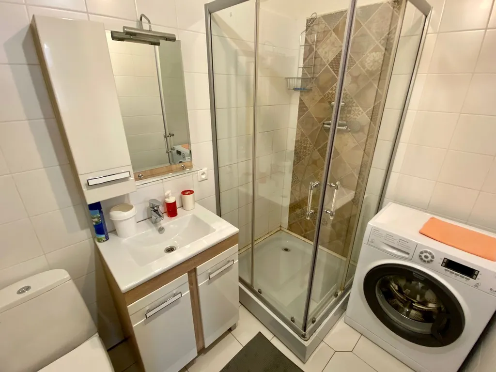 Большая квартира с видом на Неву