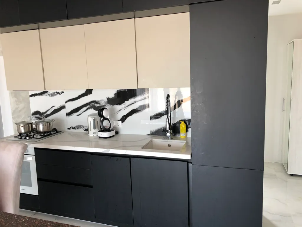 Современный стильный дом у моря