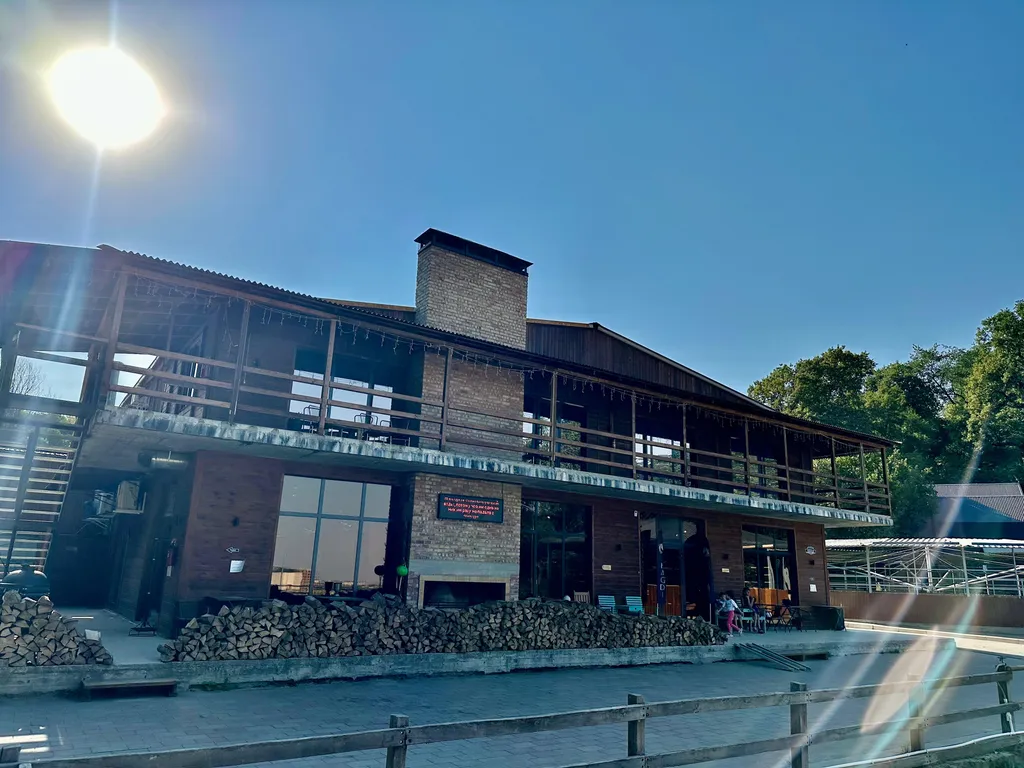 Двухместный гостиничный номер с видом на конный плац