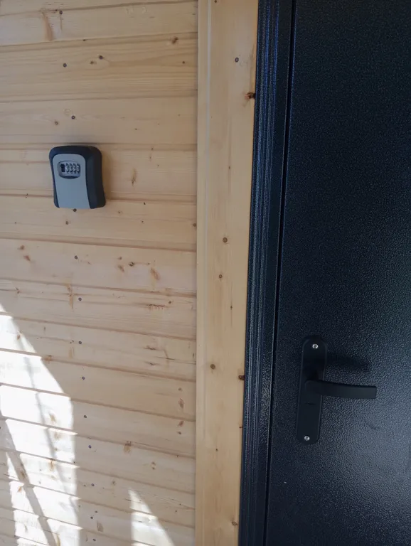 Новый домик рядом с лесом