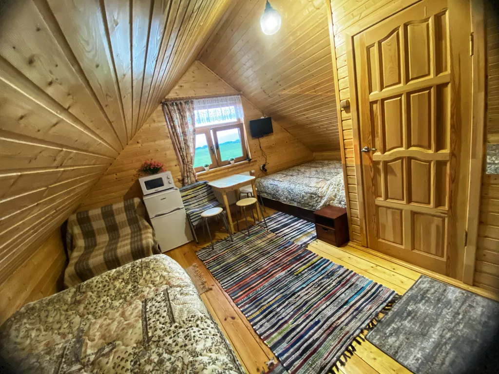 Дом на берегу реки