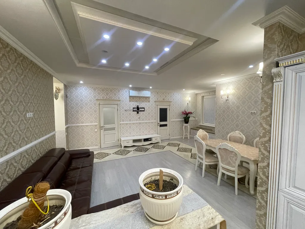 Уютный двухэтажный дом в Южно-Сахалинске в черте города