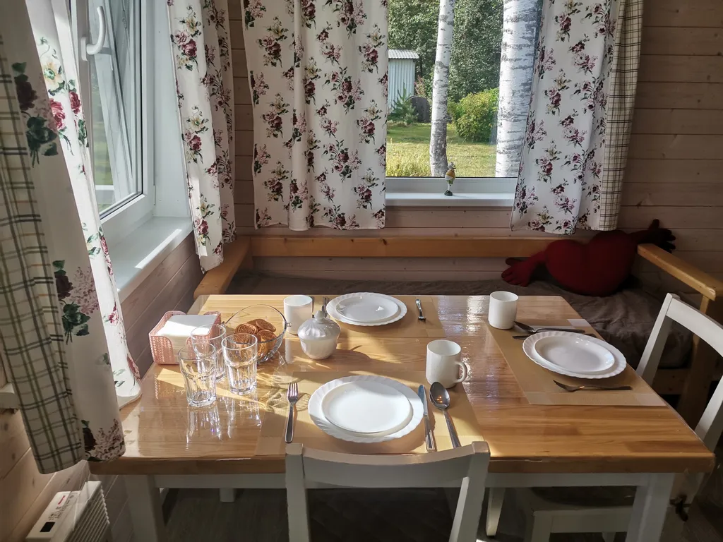 Дом с садом между лесом и рекой