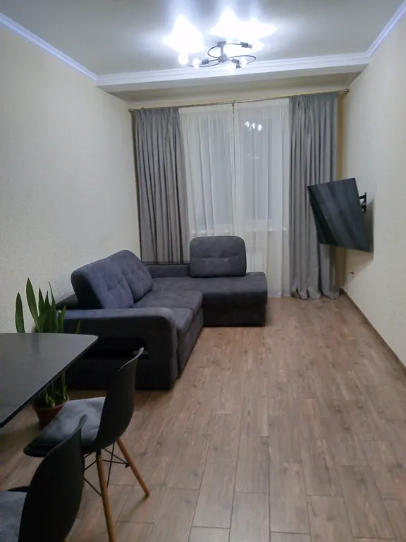 Уютная студия с отдельной спальней в тихом районе приморья