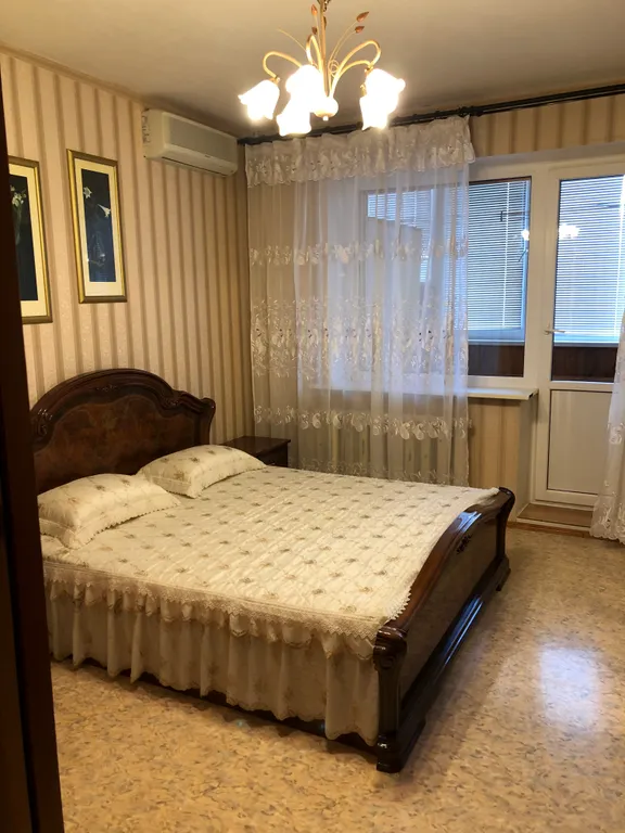 Просторная 2-комнатная квартира в районе Парка Победы (ул. Стаханова)