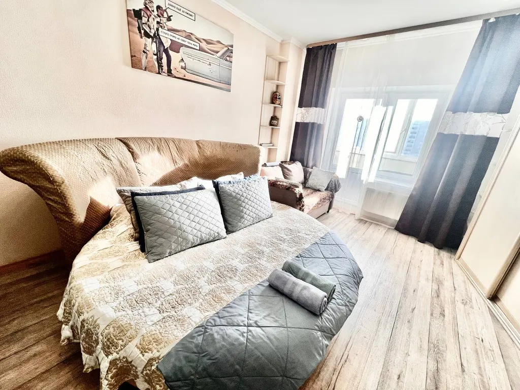 Квартира Уютная светлая студия, центр, ТЦ Вояж, парковка, кафе, аквапарк источник — Тюмень