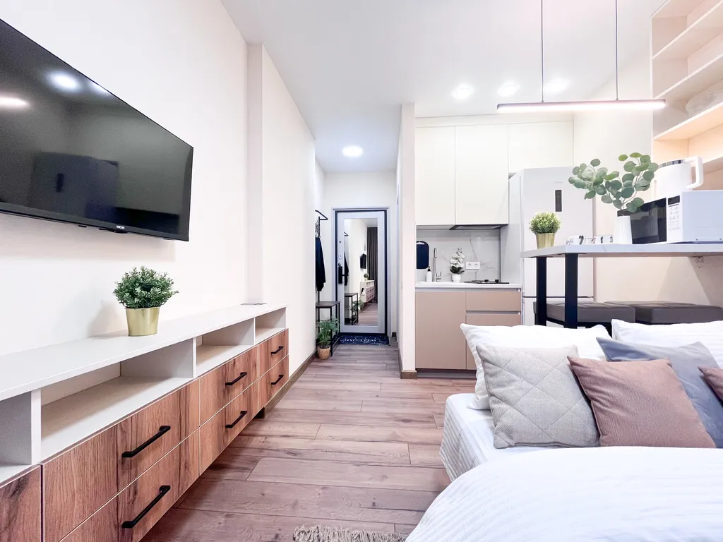 Очень уютная и светлая студия для двоих с лоджией