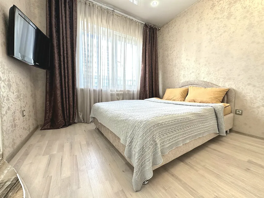 1-комнатная квартира-студия с балконом рядом с Кузбасс-Арена — аренда посуточно в Кемерово