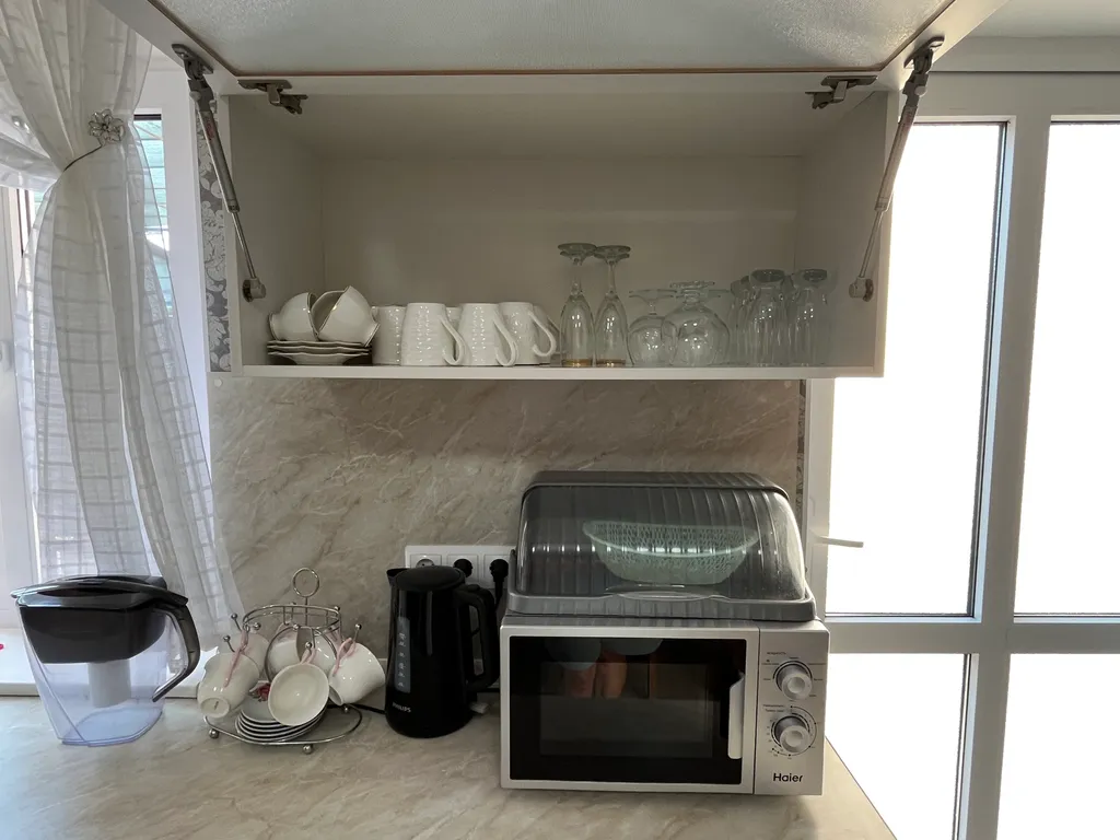 Двухэтажный дом с бассейном