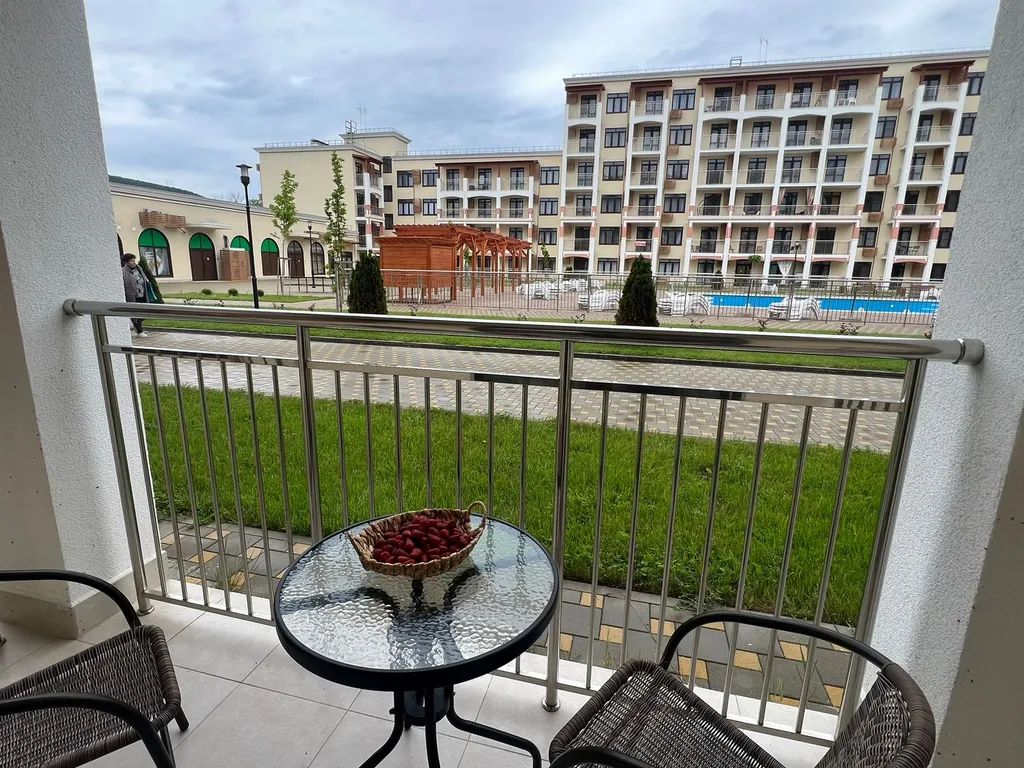 168 С бассейнами Евротри на 5 человек, 2 сан узла