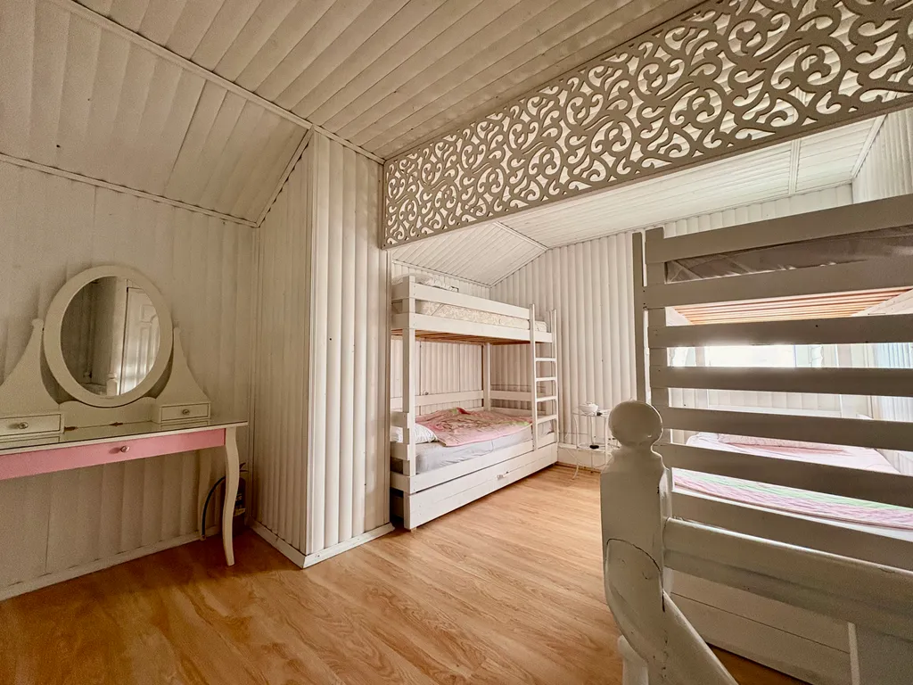 Дом с бассейном