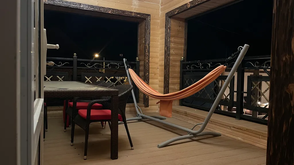 Домик с видом на горы