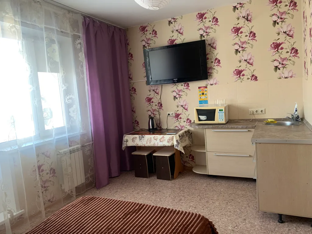 Живи тут Кардиоцентр, ТЦ Планета