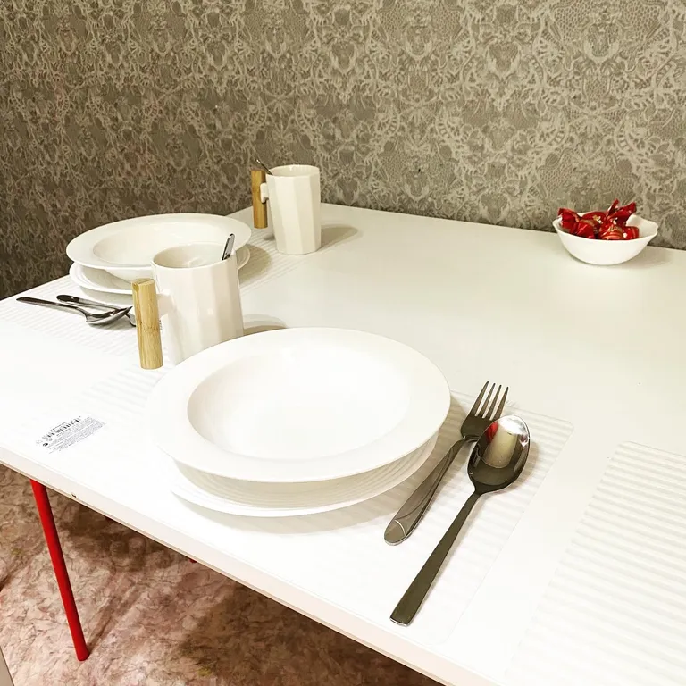 У Ледового дворца и областной больницы