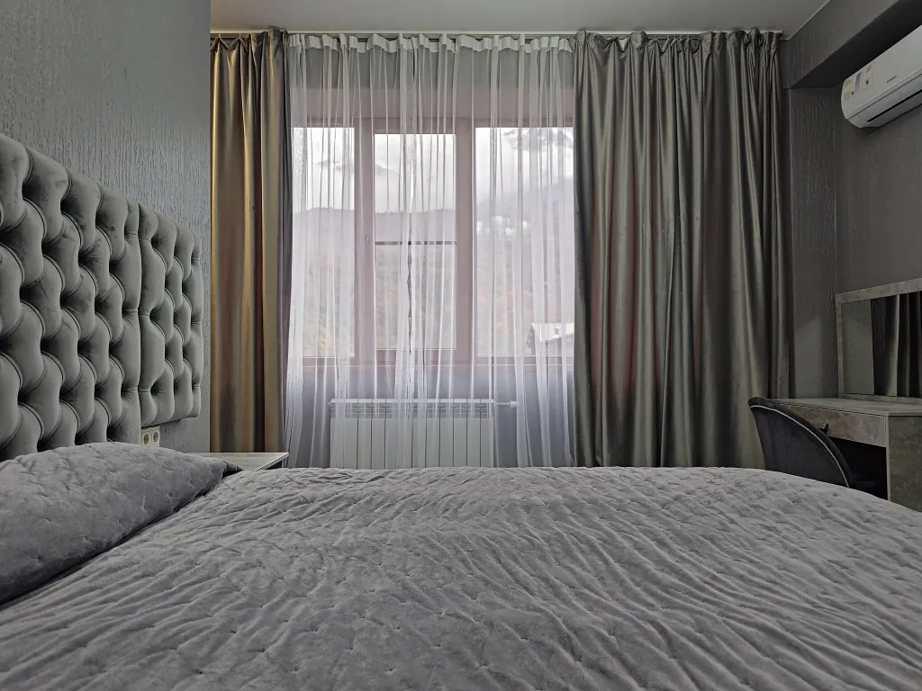 Большой апартамент в центре с панорамным видом на горы и балконом