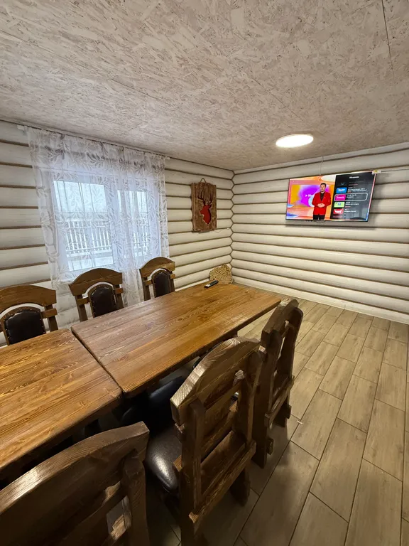 Дом на берегу реки с баней