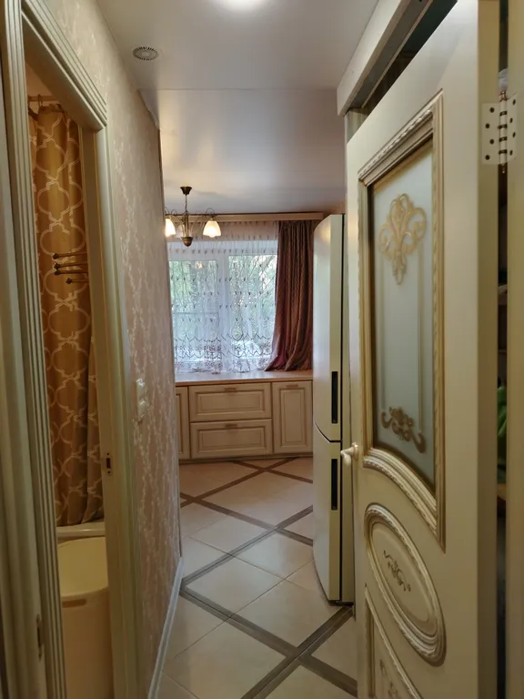 Двухкомнатная квартира на первом этаже в центре Адлера