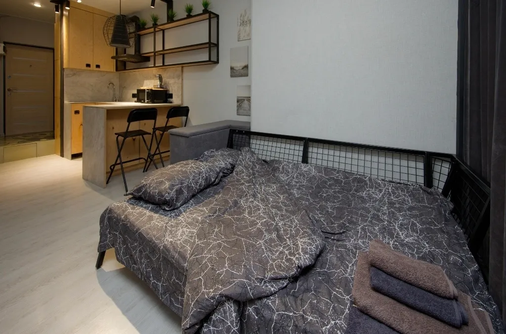 Уютная студия с панорамным окном