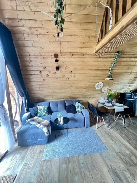 Уютный домик у леса