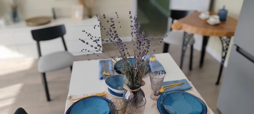 Дом рядом с озером