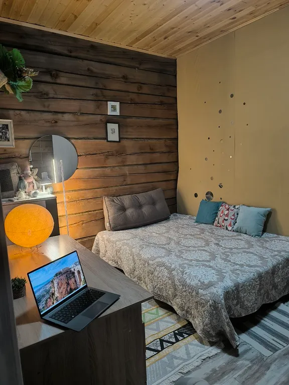 Атмосферный уютный экокоттедж из кедра с прудом