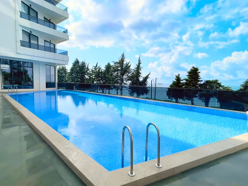 Просторный апартамент с видом на горы и море Crowne Plaza