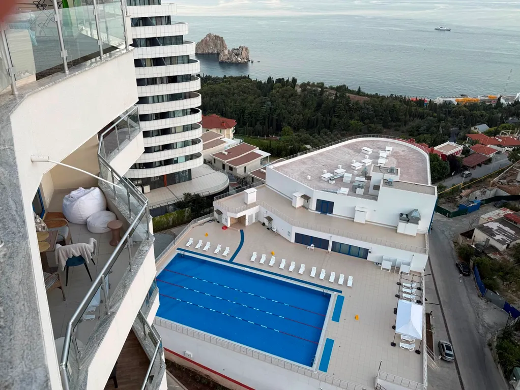 Новая дизайнерская квартира с прекрасным видом на горы