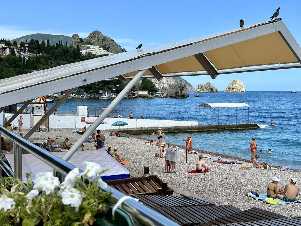 Трёхкомнатная квартира с панорамным видом на море и горы