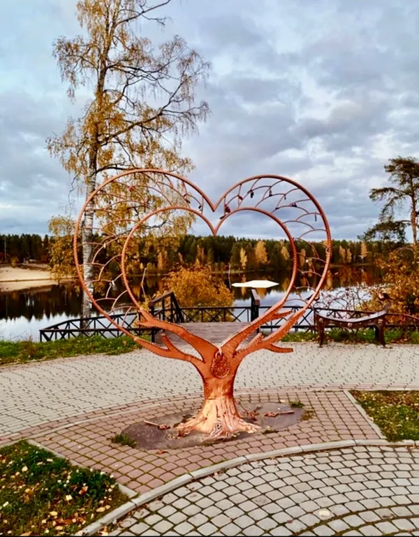 Коттедж с дизайнерской отделкой и камином