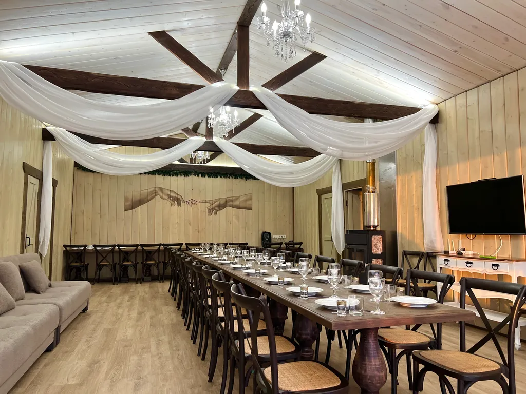 Шале с банкетным залом в черте города