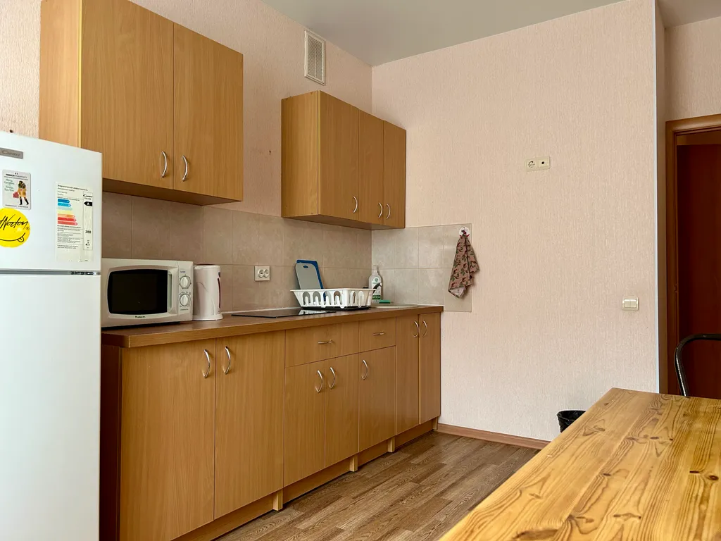 1-комнатная квартира, 15 минут до центра на автомобиле, с парковкой у дома