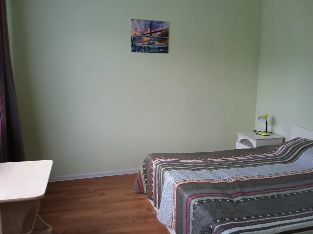 Уютный домик у реки с видом на горы